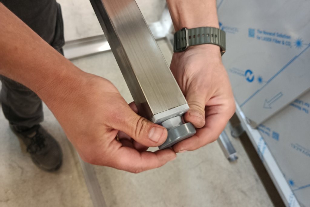 Nakładki ochronne na nożki mebli spawanych